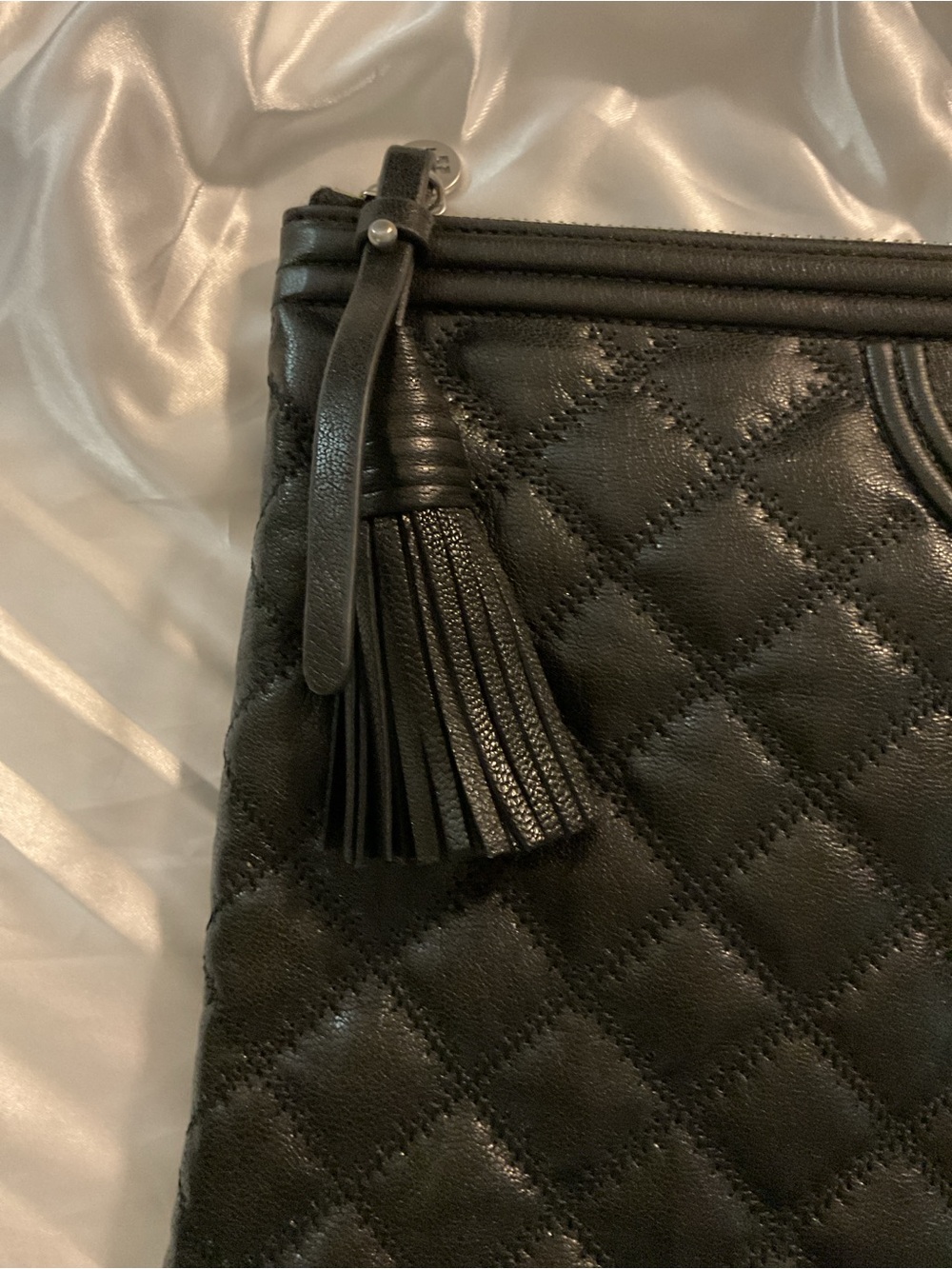 Tory Burch Fleming XL Black Quilted Leather clutch - Picture 4 of 8